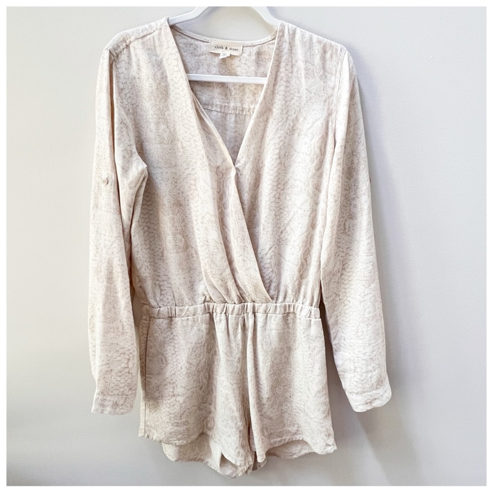 Anthropologie Cloth & Stone Dahl Snakeskin Print Romper Size Small - Picture 3 of 16